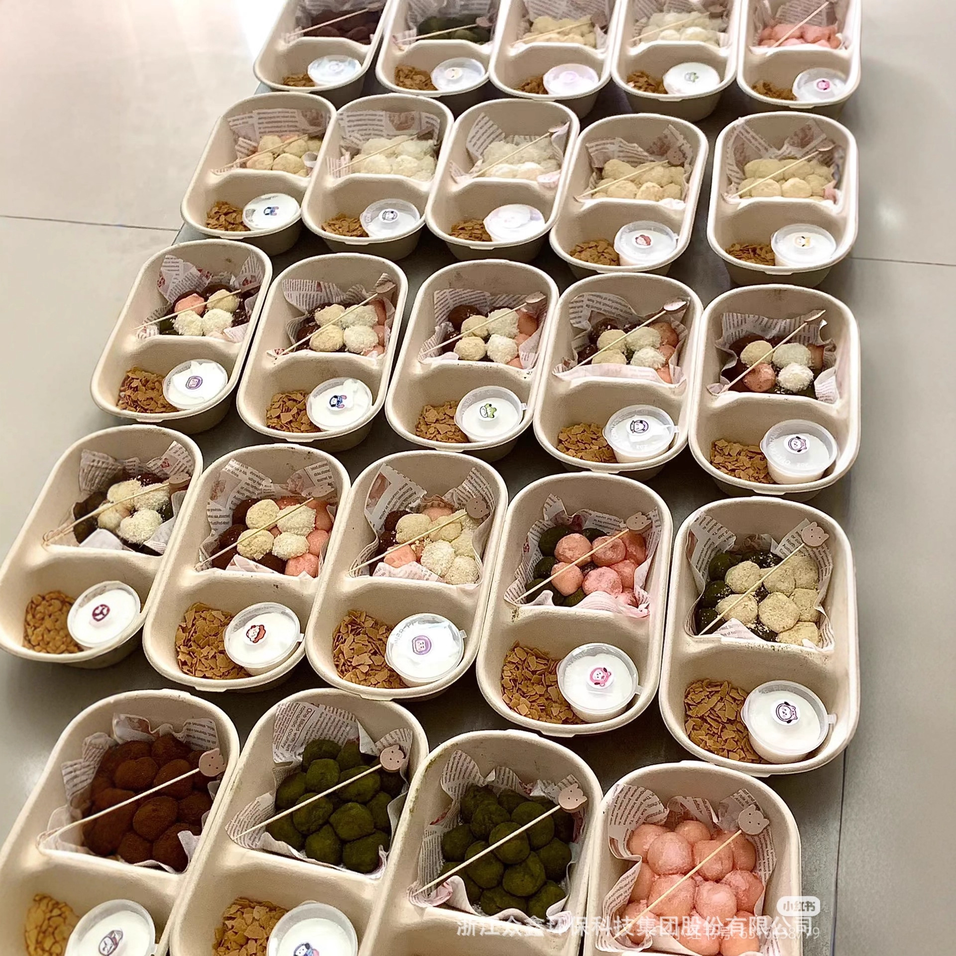 Pequeño libro rojo, caja de embalaje de batata de cápsula, caja de bento de pulpa de doble cuadro, taza de tapa transparente de 850ml