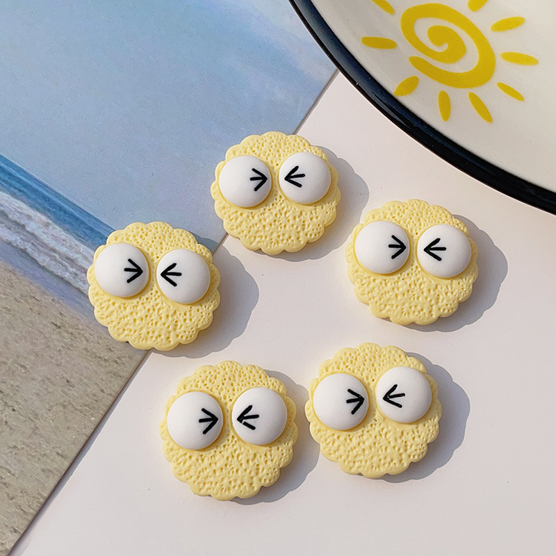 Nueva historieta beige expresión galleta DIY accesorios de resina accesorios para el cabello teléfono móvil Shell parche crema pegamento papelería caja parche