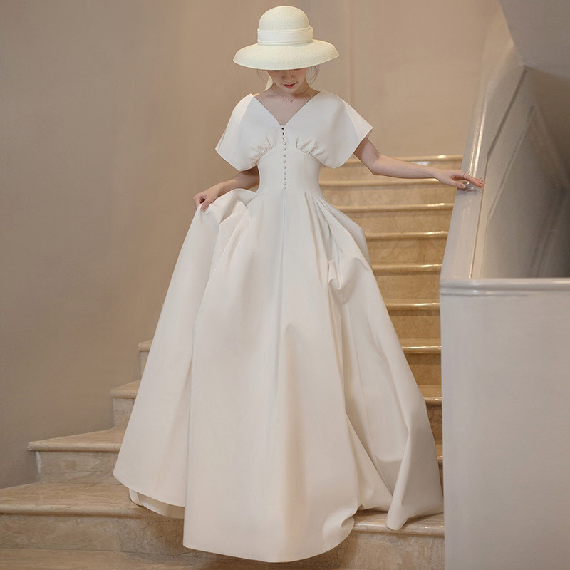 French-style light wedding dress, small Hepburn, daily travel, retro, white satin simple dress