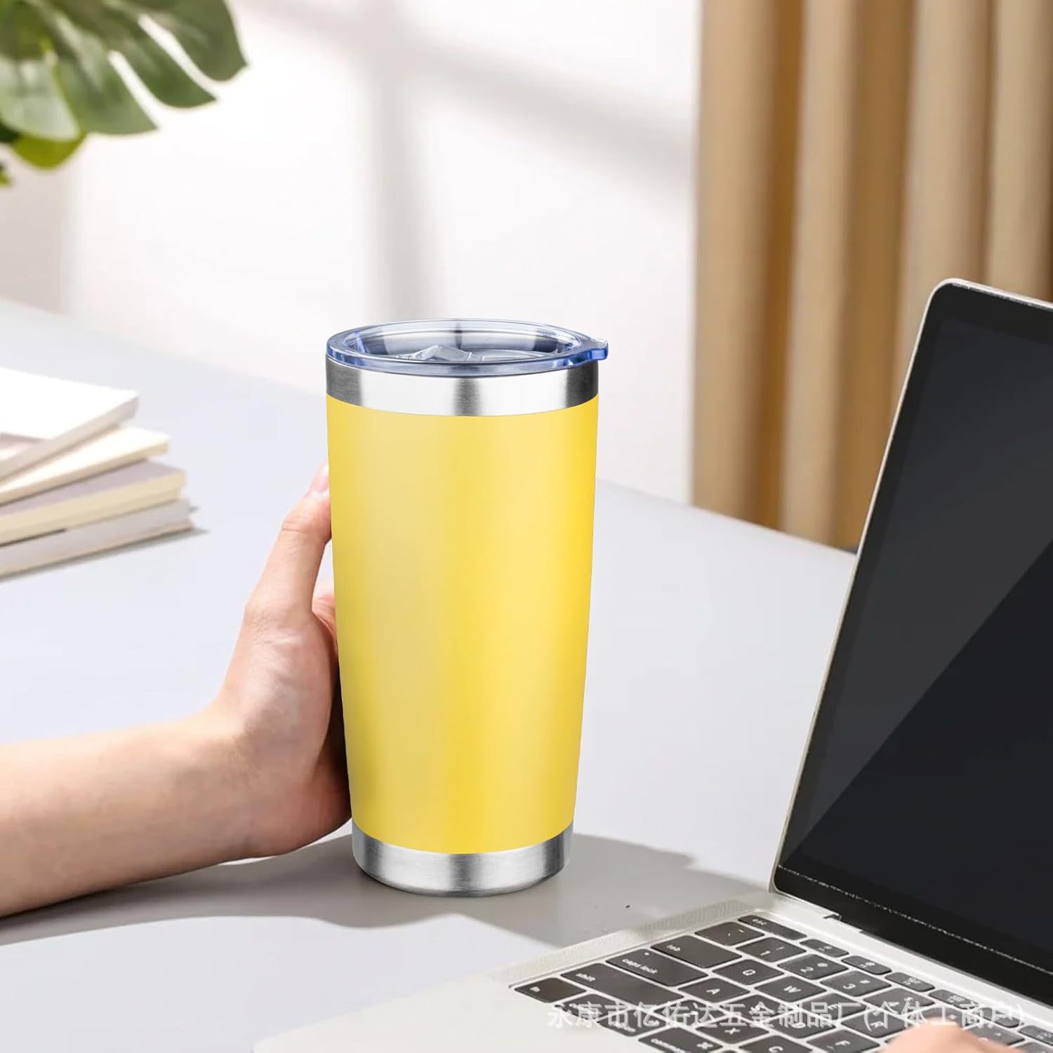 Ventas transfronterizas calientes 304 taza de aislamiento térmico de acero inoxidable de doble vacío de 20oz taza de aislamiento térmico portátil de automóviles de hielo