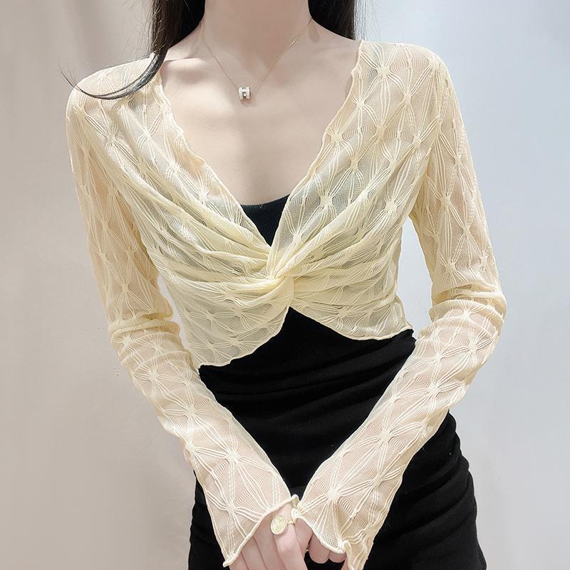 Summer Short Sun-Protective Mesh Shawl with a Stylish High-End Lace Top for Women, Worn over a Camisole Dress