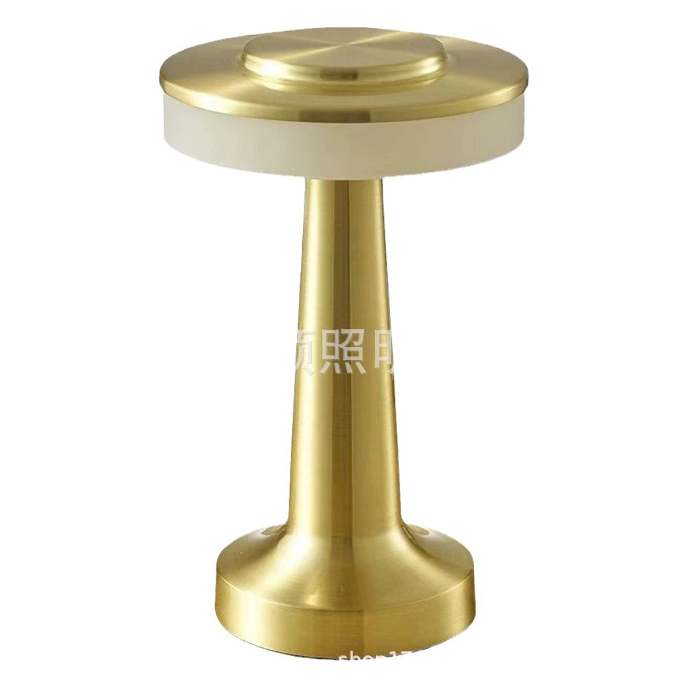 공장 직접 공급 LED 금속 책상 램프 창조적 인 카페 바 장식 충전 USB 분위기 야간 조명