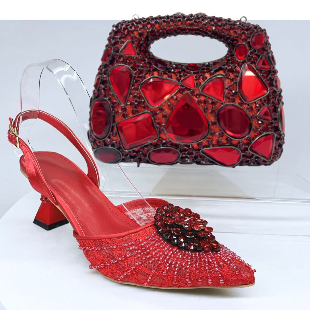 Zapatos estilo italiano para la cena sandalias de tacones finas de verano mujer diamante de punta zapatos de novia