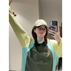 韓系の甘いクールな色の肩の長袖のtシャツの女性の春の2025新型のゆったりしている百合のデザイン感の小さい大衆の上着