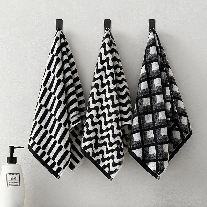 New pure cotton black and white striped towel, black and white color-blocked wavy pattern, 100% cotton, A-grade quality, soft and gentle for wiping your face, suitable for home use