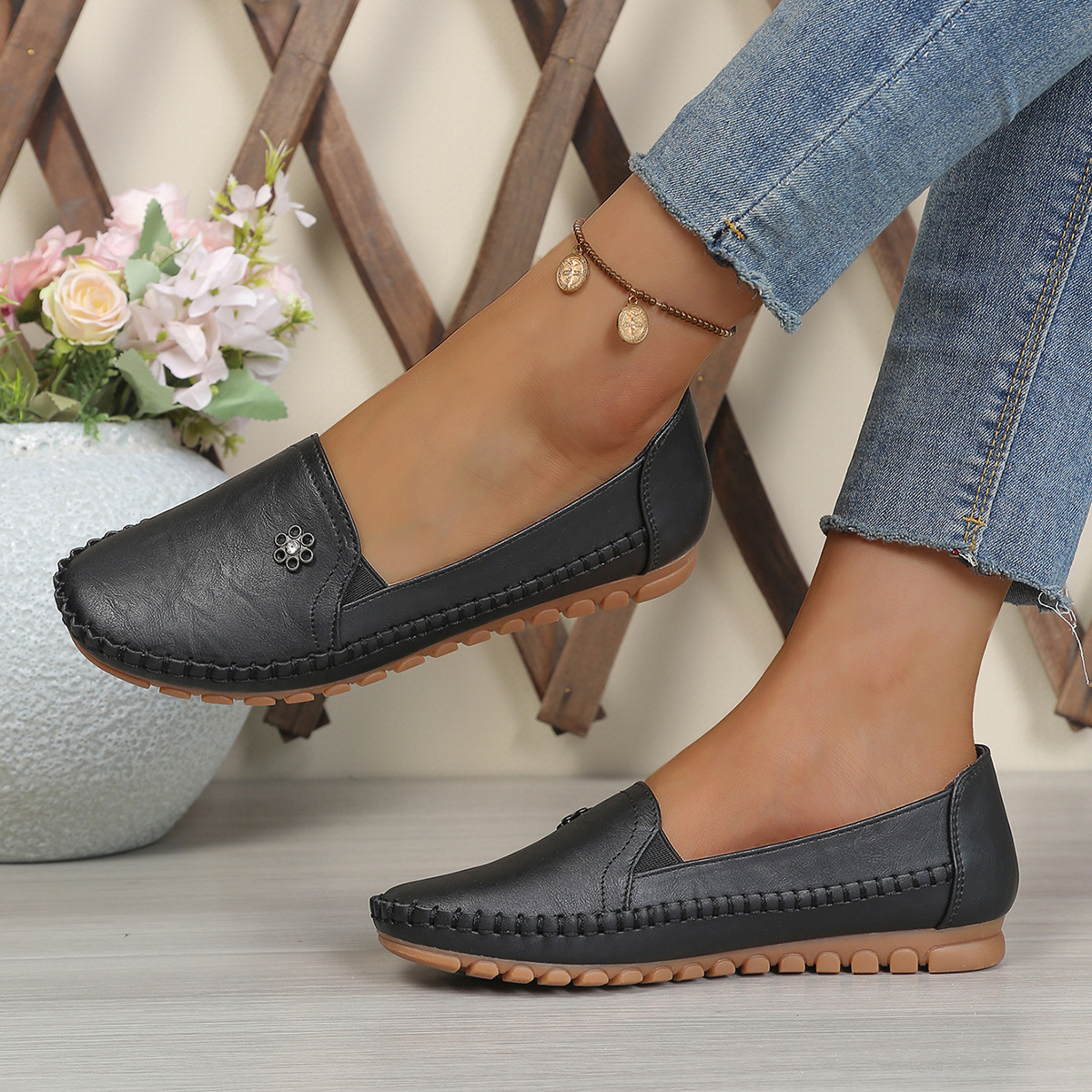 women's casual comfortable lightweight solid color loafers flat