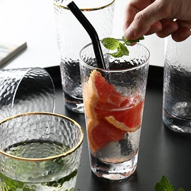 酒杯;玻璃杯;盘
