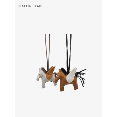 CAITIN KAIE 包包挂件女2025新款真皮拼色小飞马配饰汽车钥匙挂扣