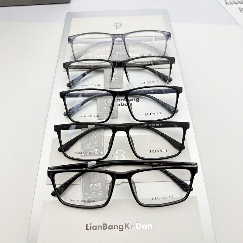 A variety of ultra-light screwless TR90 frame metal-free college entrance examination glasses special personnel frame black men's frame A variety of ultra-light screwless TR90 frame metal-free college entrance examination glasses special personnel frame black men's frame
