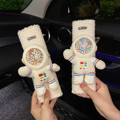 a pair of goddess cartoon — Sürətlər qutusu və əl tormozu başlıqları - astronaut-one-pair