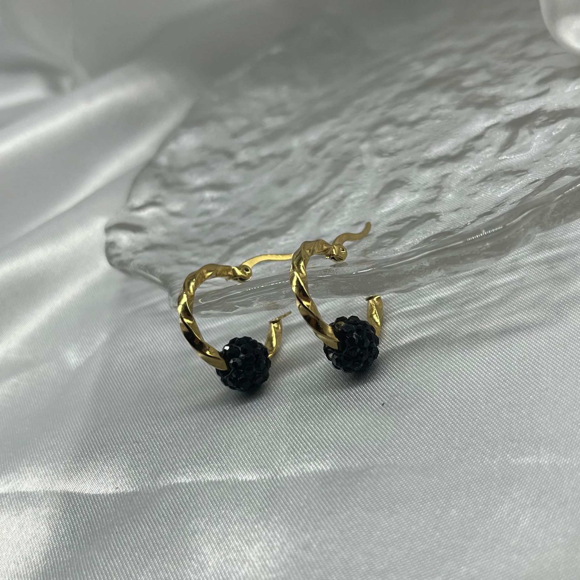 Plating, Inlay Design 1 Pair Ethnic Style Simple Style Round Twist Plating Inlay Titanium Steel Crystal Ear Studs