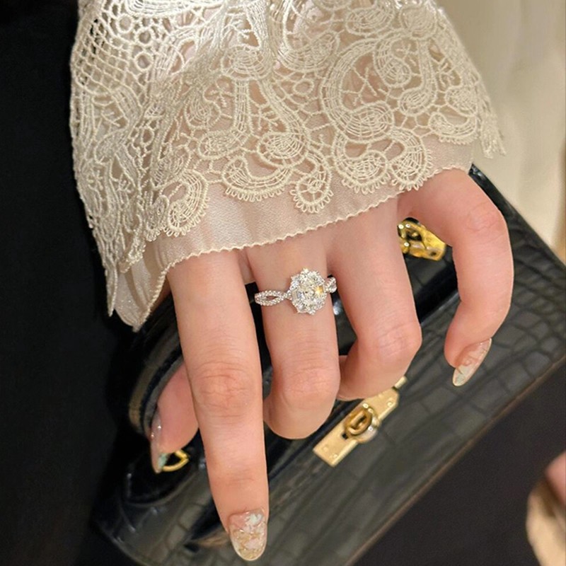 Sparkling Snowflake Diamond Pigeon Egg Designer Ring For Women_voghion.com