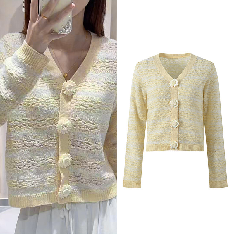 2025 Early Autumn New Sunflower Decorated V Neck Sweet Age-Reducing V Neck Long-Sleeved Short Knitted Cardigan Top