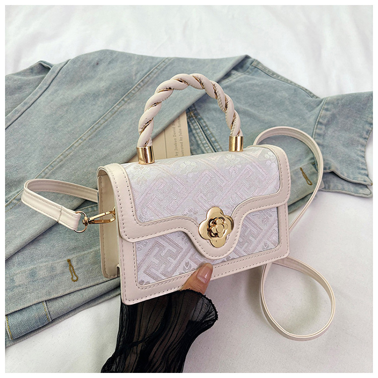 Korean style fresh 2025 Spring/Summer trendy and fashionable crossbody handbag for women, single-shoulder light luxury chanel-style bag undefined