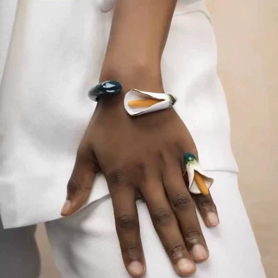 stylish and unique ring, bracelet, and — Yaxa sancaqları