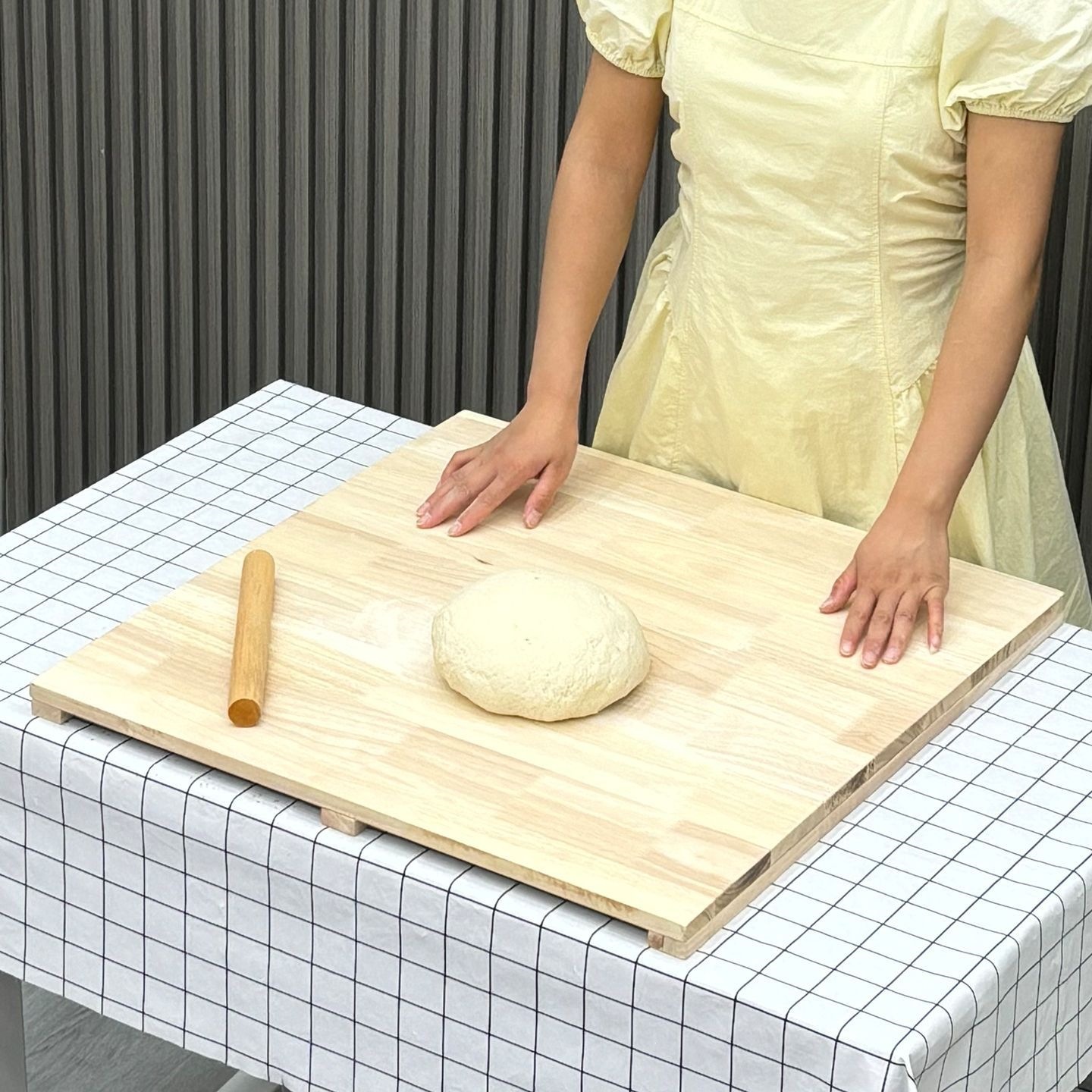 Square Rolling Board for Kitchen Use, Large Wooden Chopping Board, Thickened Board Surface