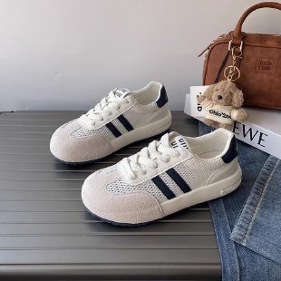 Zapatos blancos pequeños, zapatos de entrenamiento alemanes para mujer, primavera y verano de 2025, nuevos zapatos deportivos de suela suave transpirables y cómodos de cuero, zapatos individuales de todo fósforo