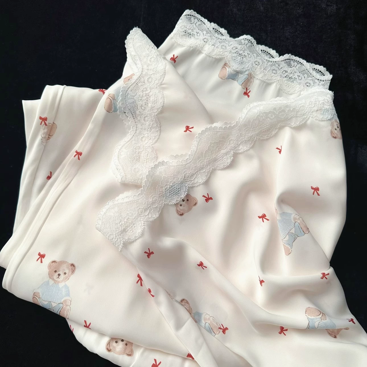 (Кросс-бордерная торговля), Silk summer pijama, брюки, милый брендовый комплект, с коротким руковом, с маленькими медведями, комплект из 3 предметов