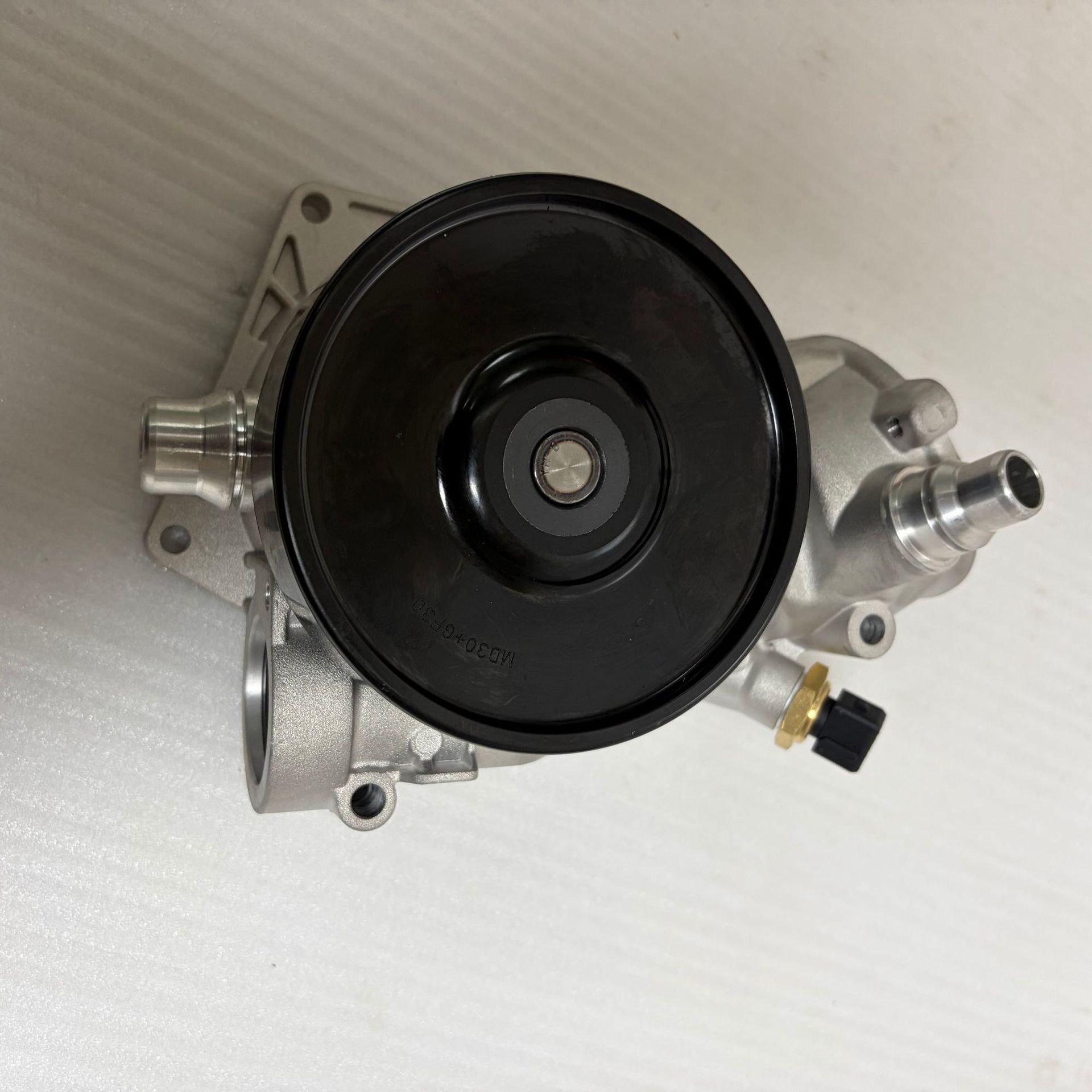 Suitable for Bmw Water Pump 11517548263 11517548264