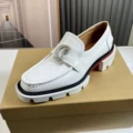 Diamond button white set of feet