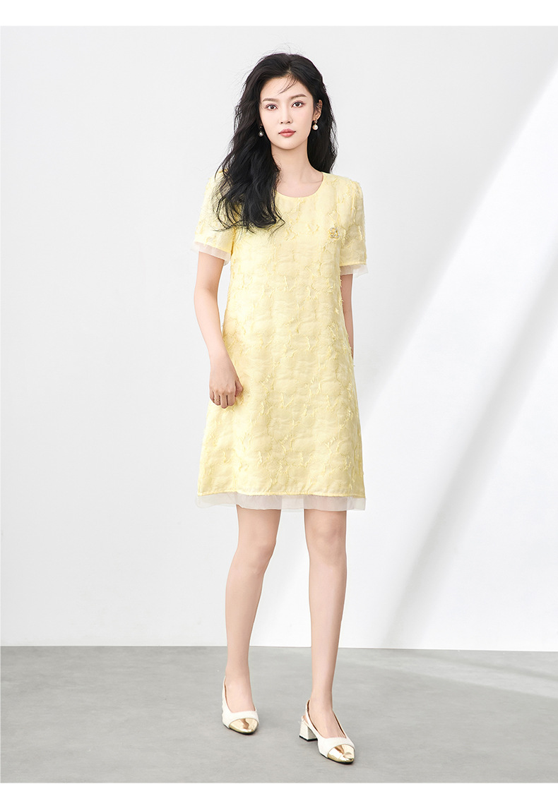 Váy liền nữ cổ tròn phối voan, họa tiết jacquard nổi, phong cách quý cô — Màu vàng chi tiết 16