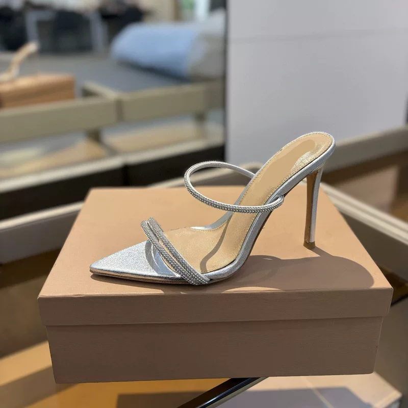 Summer fashionable universal slippers with a strap, thin strap