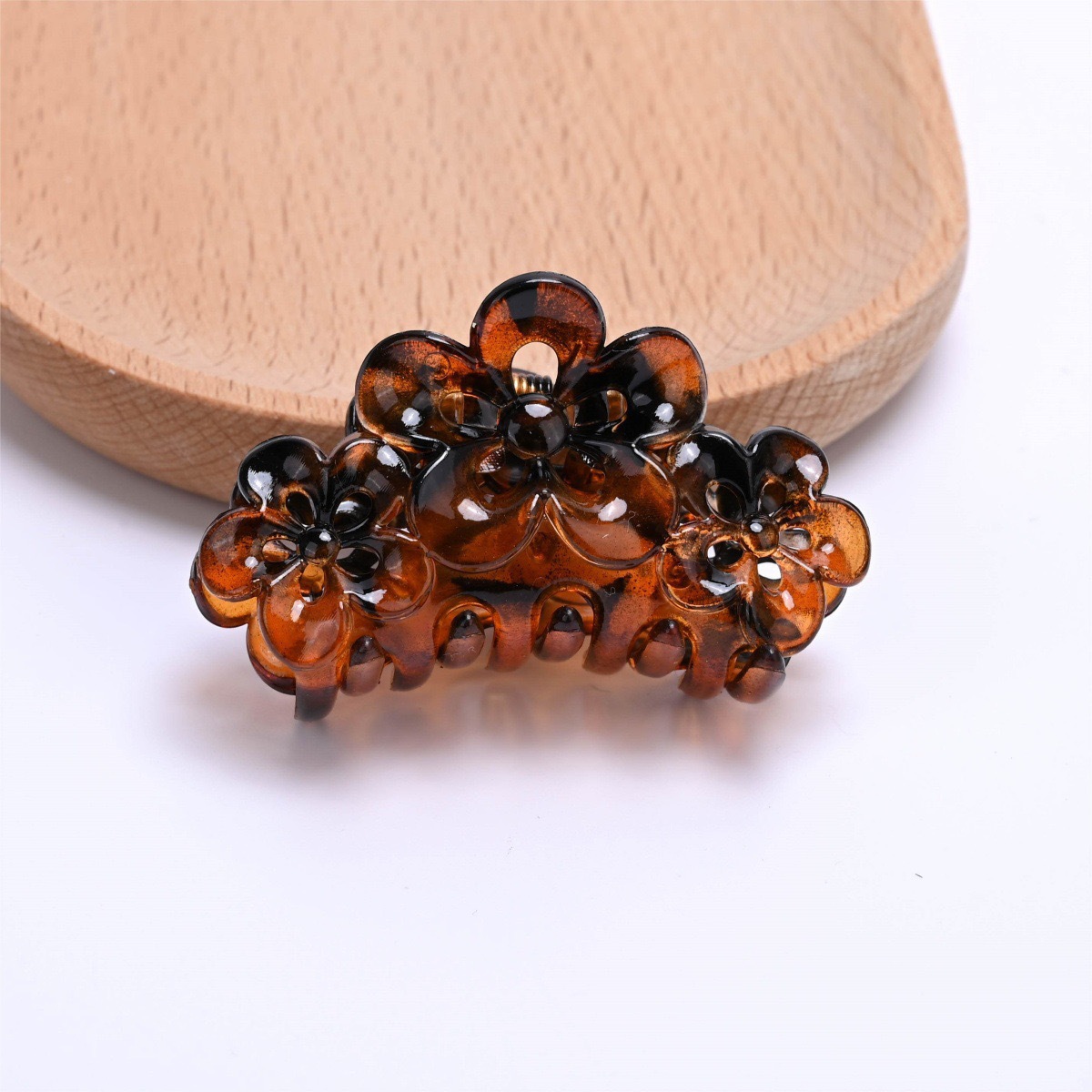 Flores de ciruela, clip de cabello medio, clip de cabello esmerilado negro, tres flores detrás de la cabeza, clip de cabello 5.5CM