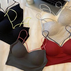 コントラストカラーのフレンチスタイルの女性用バックサスペンダーブラジャー、小さな胸を押し上げ、快適で通気性があり、胸パッドと美しい背中付き