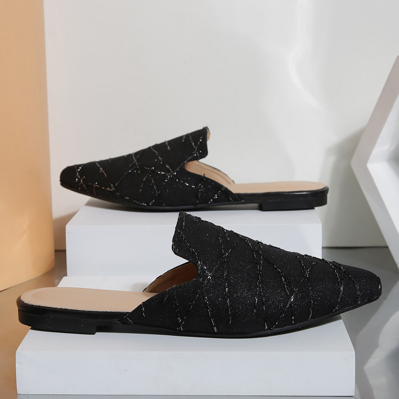 Damsandaler med bullhuvud och halvklackar bär en platt mullersko_voghion.com