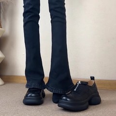 柔らかい皮の版 ~ 厚い底のビスケットの底の深い口の楽福の靴の女性の足は丸い頭の復古の小さい革靴を踏んで1足の靴に合わせます。