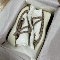 High-Grade V Brand High Heels with New Rivets, Second Ring Leather Pointed Toe Wedding Shoes, Flat Work Single Shoes, Painted Leather Sandals for Women