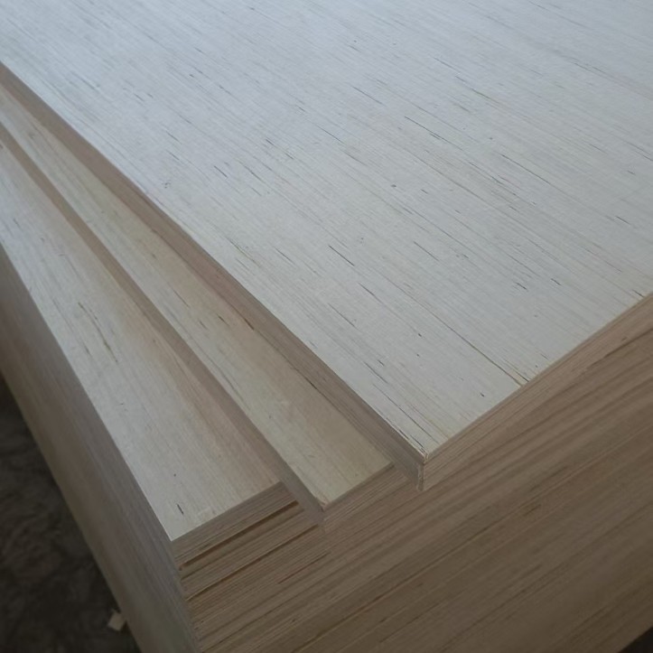 Tablero multicapa de madera 15MM madera contrachapada de álamo tablero de embalaje lvl conformación secundaria chapa de madera contrachapada no fumigada tablero de madera image 4