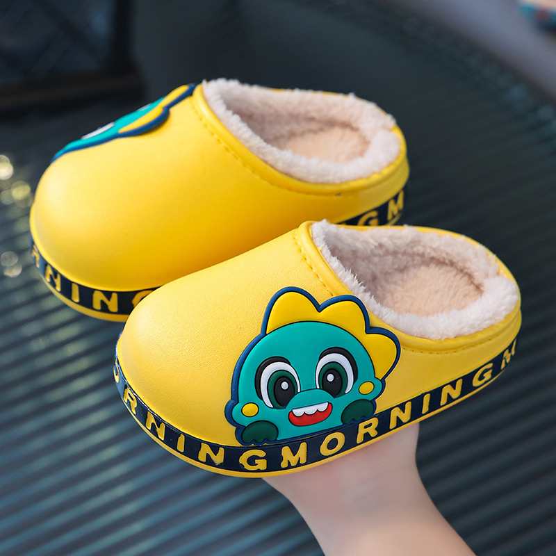 Zapatillas de algodón para niños otoño y invierno calentamiento interior casero zapatos de algodón antideslizantes de dibujos animados zapatos de algodón para niñas