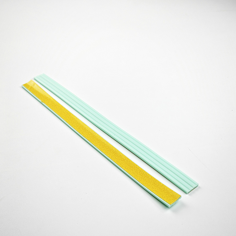 荷物保護カバー、騒音低減、耐摩耗性、厚みのあるシリコンタイヤカバー、粘着性の裏地付きスーツケースホイール保護カバー