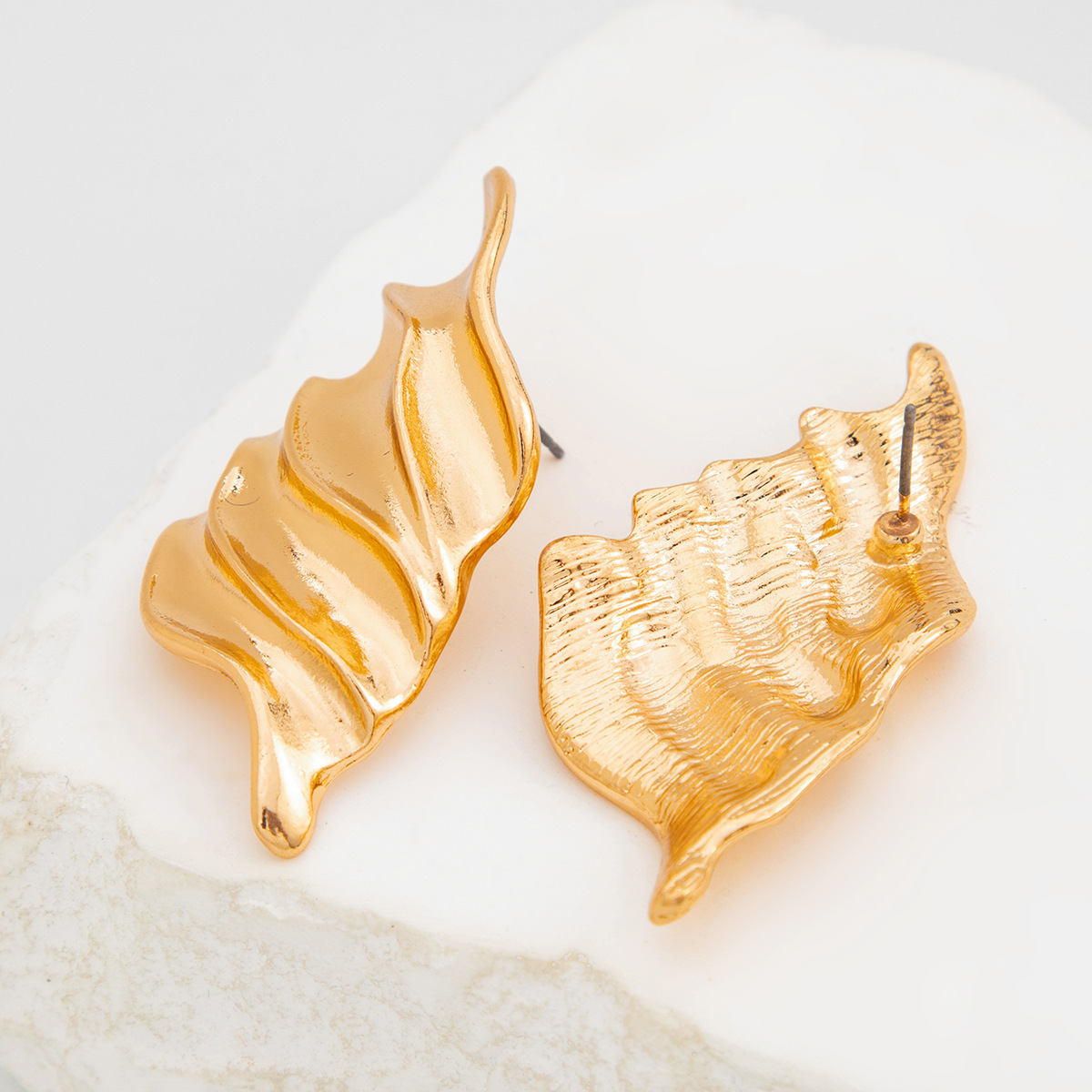 22g Weight Metal Ear Needle Material Drop Earrings, Ear Studs Classification 1 Pair Quantity Holiday, Street Occasion Metal Material Geometric, Heart Shape Pattern All Seasons Season Women's Gender Polished Finish Plating Design Retro, Classic Style Style 1 Pair Retro Classic Style Geometric Heart Shape Plating Metal Drop Earrings Ear Studs 55