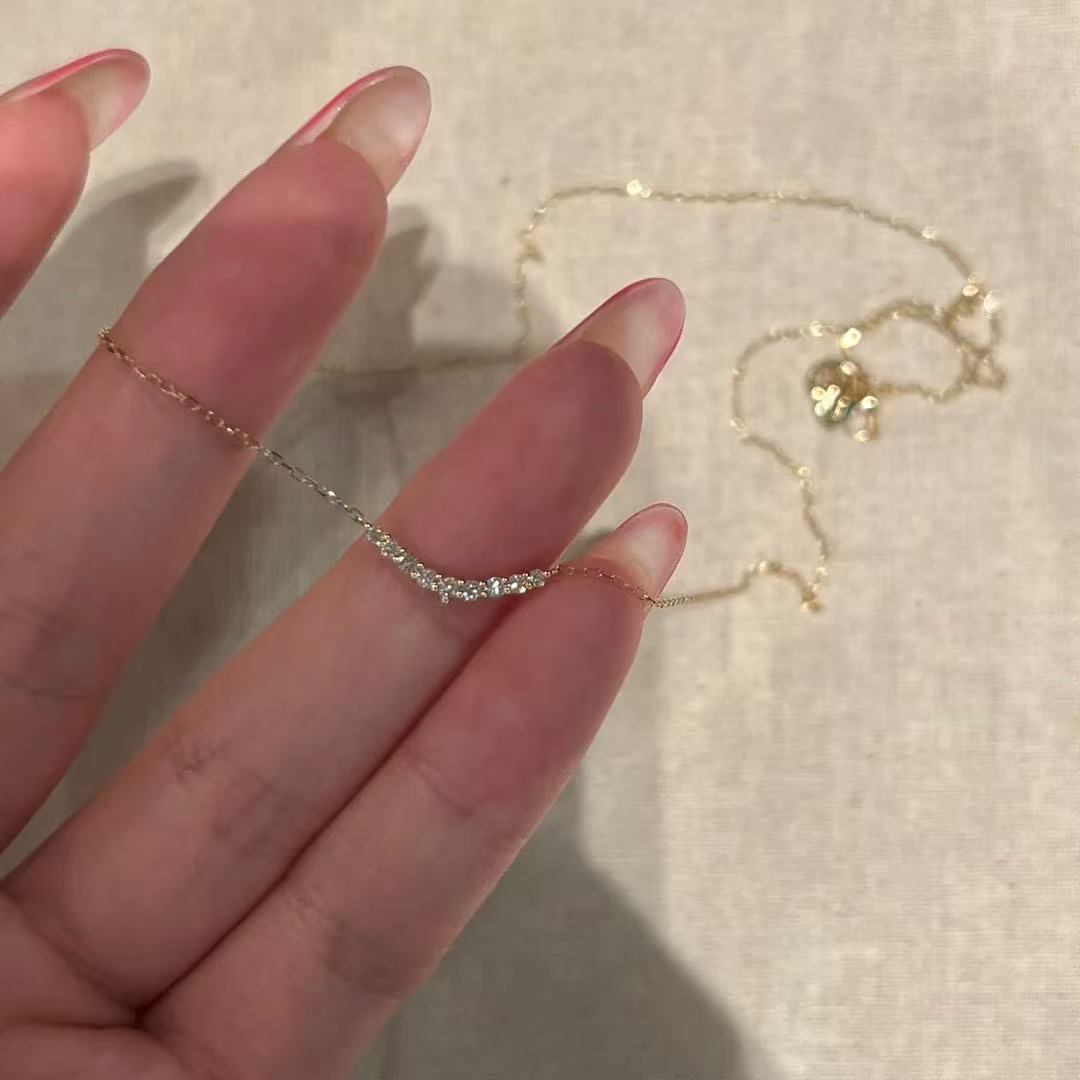 Super sparkling diamond-studded smiley face gold necklace, simple and elegant, with a high-end feel, perfect for everyday wear, a versatile clavicle chain for women, suitable for autumn and winter sweaters