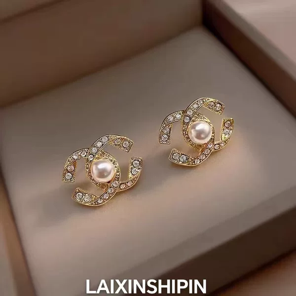 Chanel-Style Double C Pearl Earrings for Women, Light Luxury Niche Design, Elegant Socialite Style Design Earrings