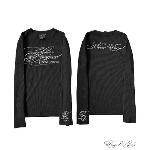 American long-sleeve T-shirt with dark retro Y2K prints, street goth fashion, trendy outfit for Instagram.