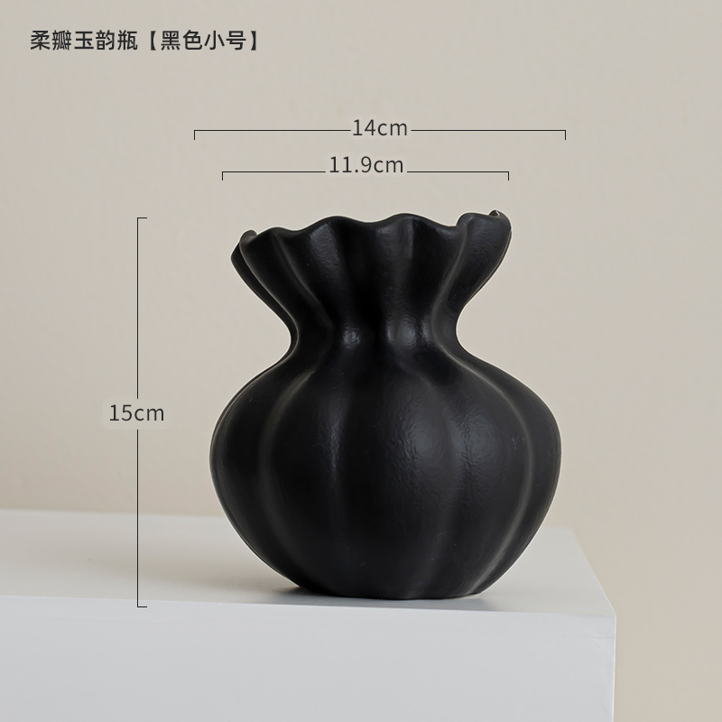 부드러운 꽃잎 옥병 [검은 트럼펫]