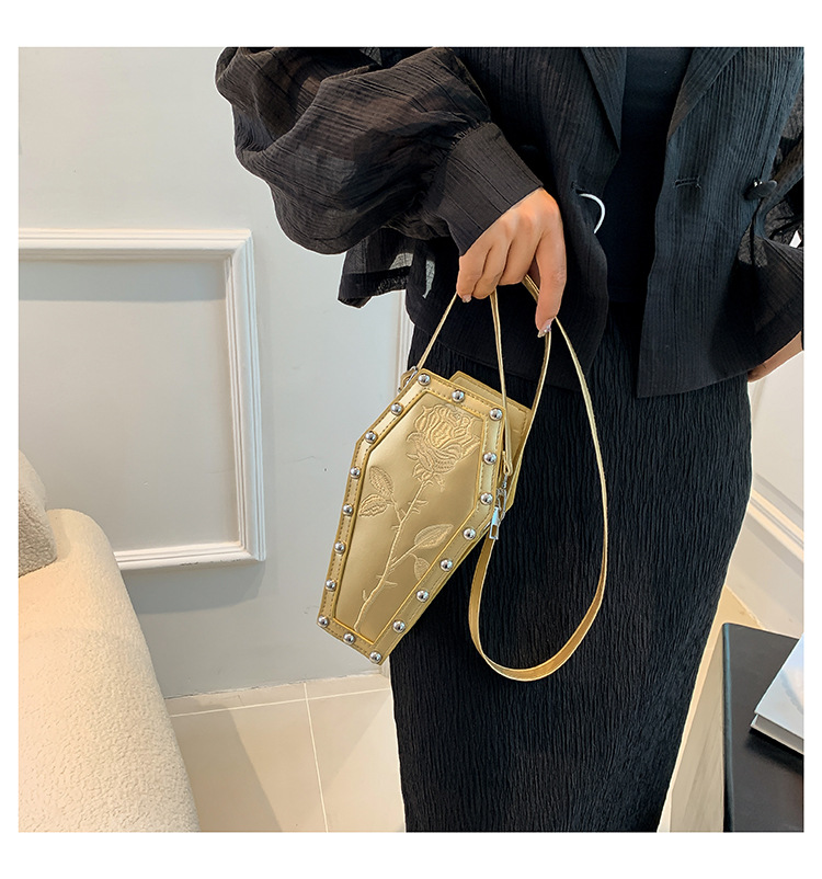 Borsa a tracolla da donna a forma di bara stile gotico nero_voghion.com