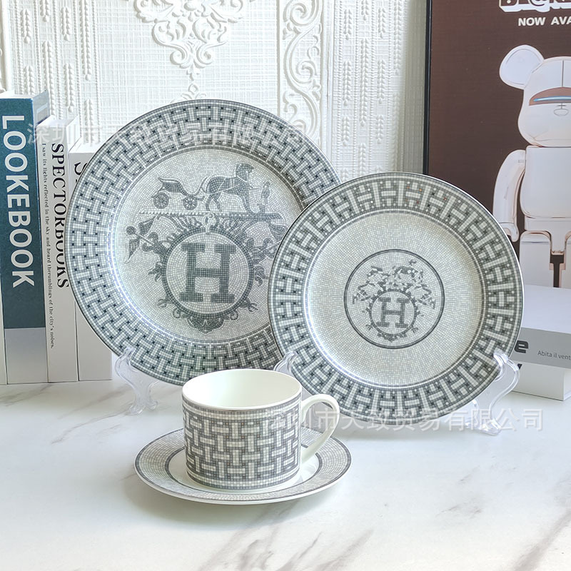 H's Accessible Luxury Bone China Four-Piece Tableware Set Gray Horse-Drawn Cart Western Dinner Plate Coffee Cup and Saucer Gift Box Wholesale H's Accessible Luxury Bone China Four-Piece Tableware Set Gray Horse-Drawn Cart Western Dinner Plate Coffee Cup and Saucer Gift Box Wholesale