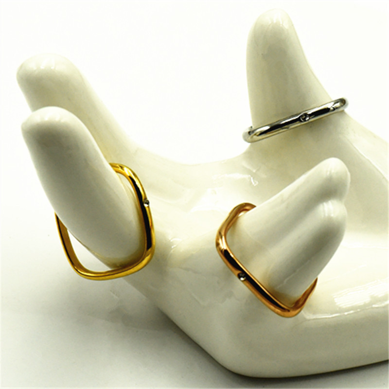 批發周家小方戒指爆款情侶對戒簡約素圈百搭指環方形鑽石戒指钛鋼