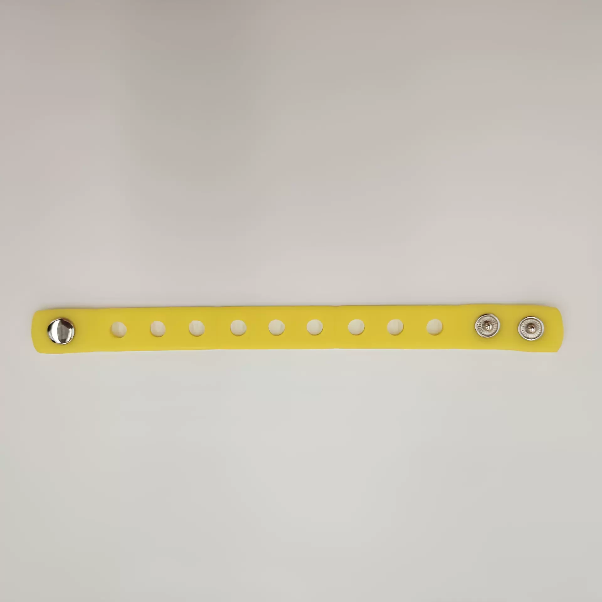 新款硅胶洞洞手环儿童手腕带小卡通可爱手环轻巧便携DIY小饰品