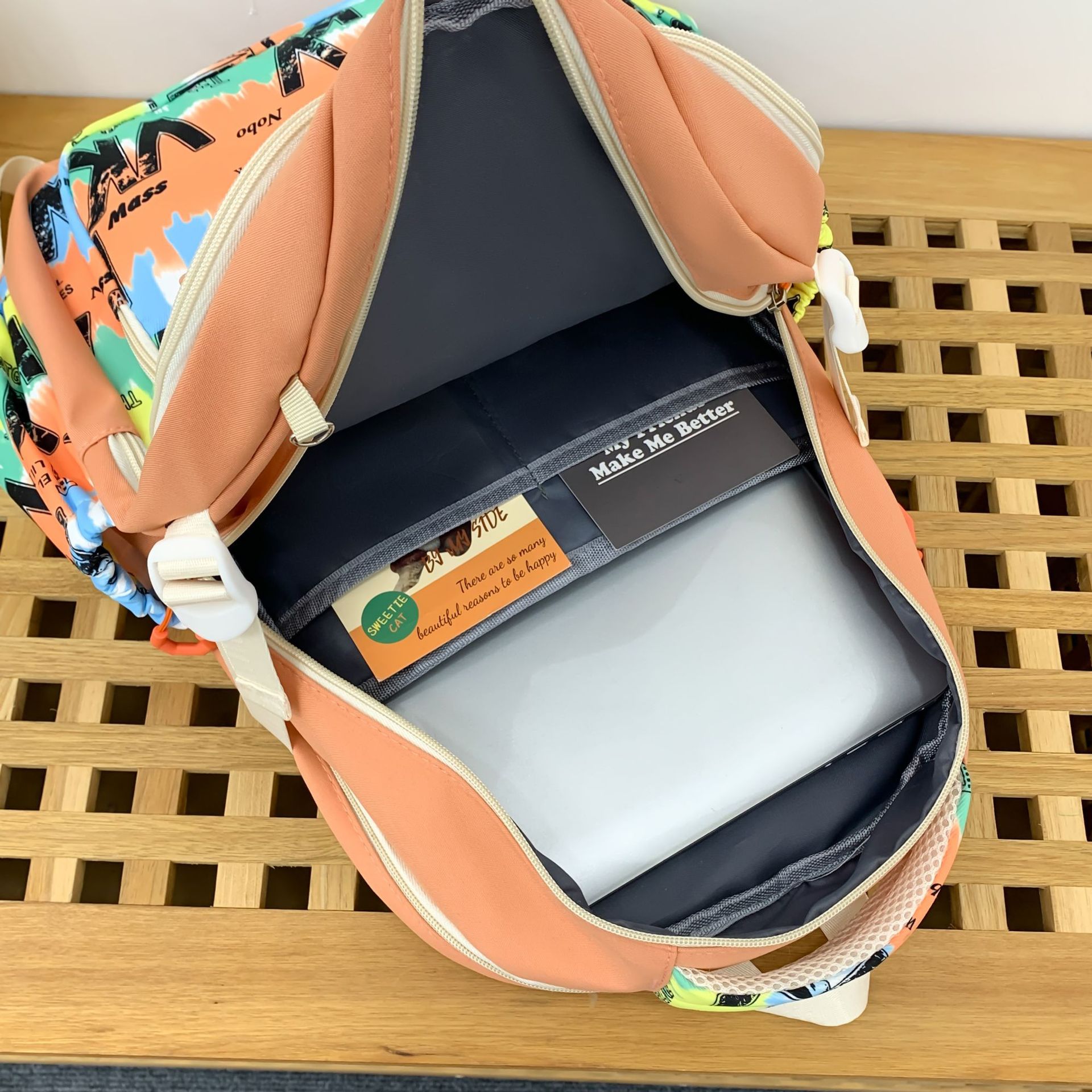 2024 nueva mochila casual de gran capacidad, mochila escolar impresa de todo fósforo de moda, mochila para estudiantes universitarios de secundaria y preparatoria al por mayor