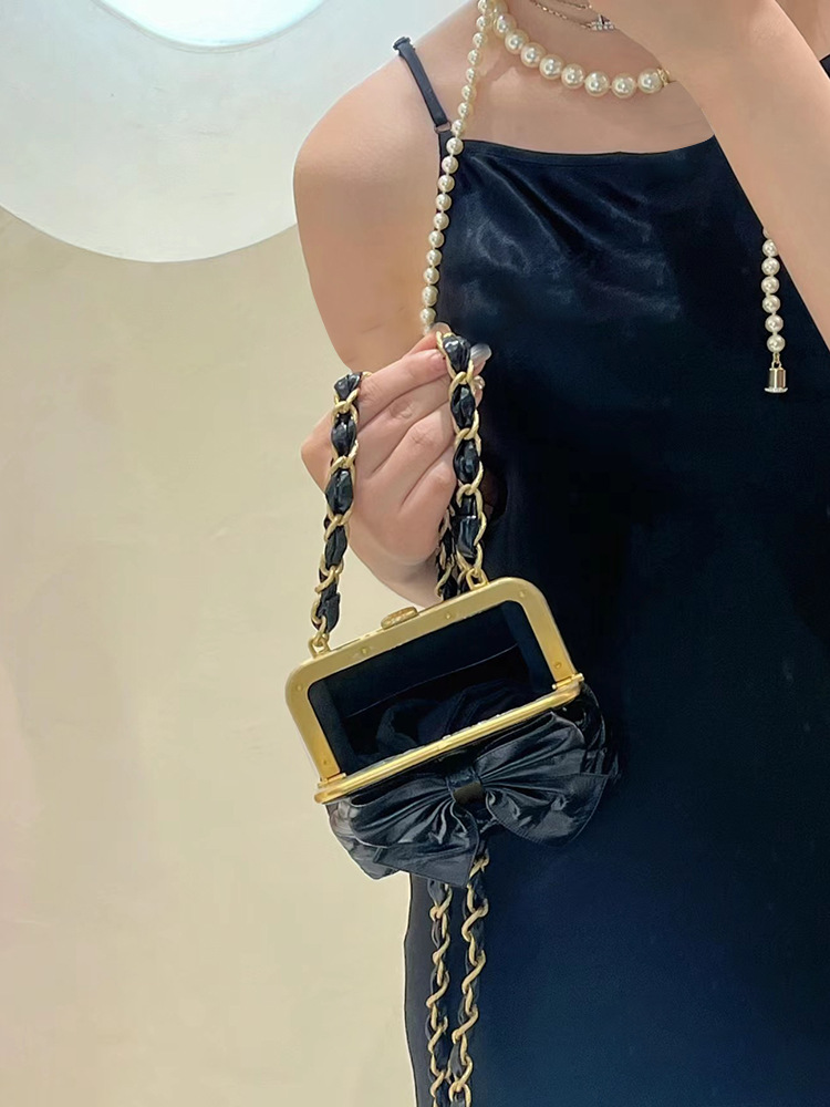 Piccola borsa a tracolla a mano con tracolla singola, design di nicchia, nuova borsa a tracolla da donna con catena, fibbia, oro, alla moda_voghion.com