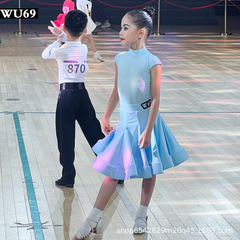 子供のラテンダンスの演技服の女性の専門ダンスの規定試合服の子供のラテンダンスのスカートは飛行機の袖を練習します。