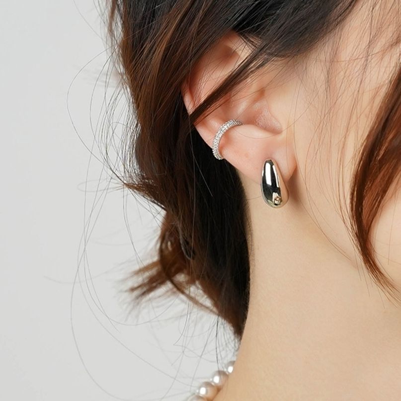 Europa, América y Corea del Norte titanio acero pernos de aretes retro estilo de Hong Kong aretes de aretes de aretes de geometría de alta calidad para mujeres joyas exageradas