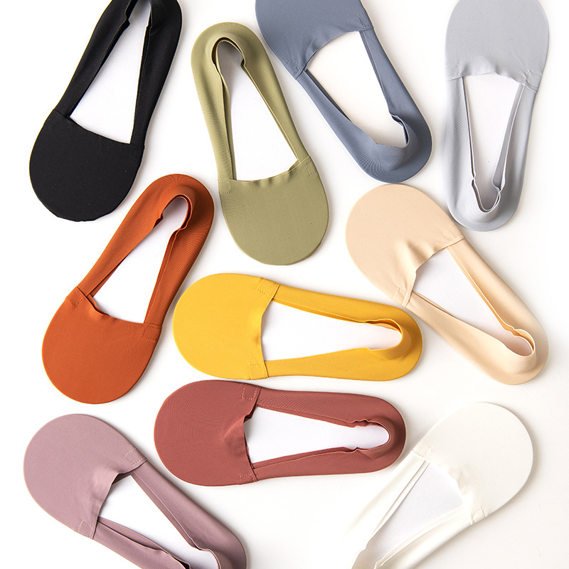 La primavera y el verano de las nuevas mujeres calcetines de seda de hielo fresco invisibles calcetines de silicona antideslizante barco