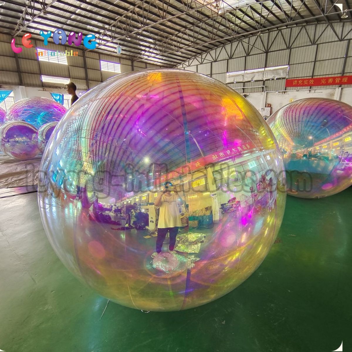 充气镜面球炫彩幻彩PVC广告加厚双层银色球大型商场酒吧舞台装饰