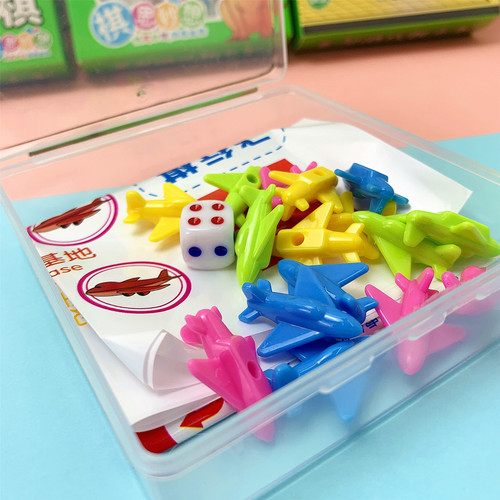 Children's leisure and entertainment set includes Gomoku, animal chess, hopscotch, beginner's table interactive game chess, flying chess